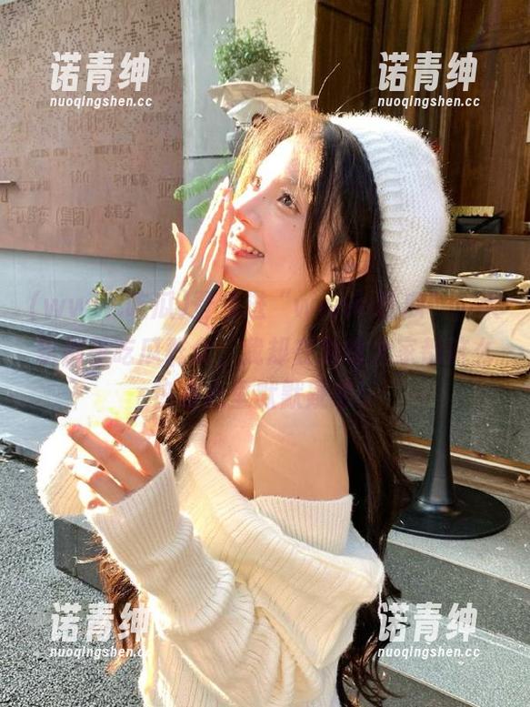登录进“www.吃瓜”，大家都是吃瓜群众，我却在为啥大家都这么热衷心里默默疑惑。