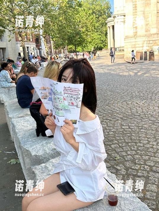 “www.吃瓜”：你登录了，但心还是飘着的。