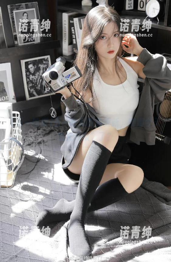 五一吃瓜即将更新，娜娜今天怎又“瓜”了？