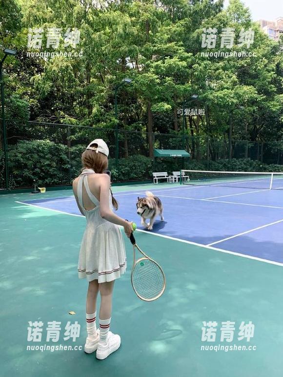 拿着西瓜，找五一吃瓜网网页，简直就是我的黄金搭档！