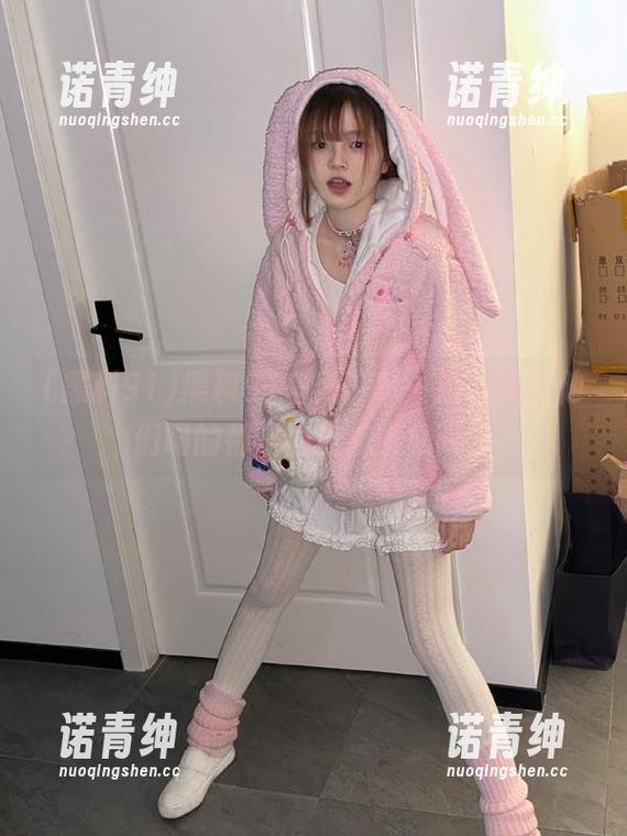 黑料91官网：扒一扒，原来他们喝的都是同款奶茶！咦？