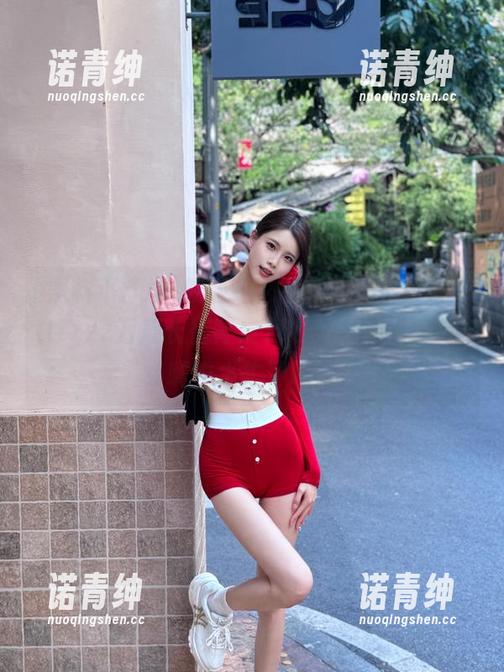 晚饭后必备：“黑料不打烊tttzzz万篇长征肾虚18连”App，吃瓜嘴也太忙了吧！