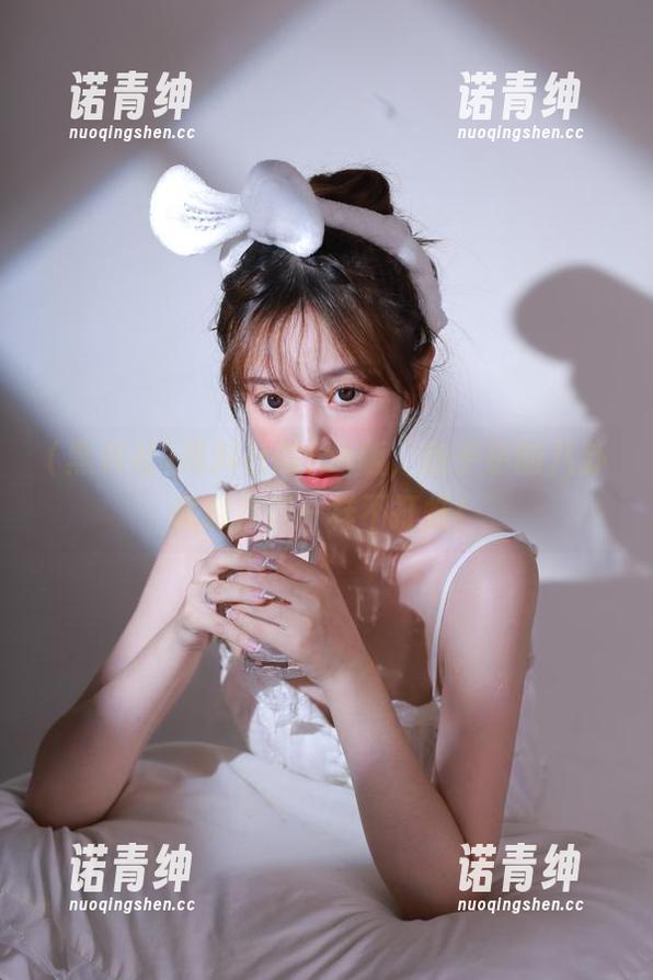 黑料社的ios版，热乎乎的八卦就像夜宵一样不打烊！