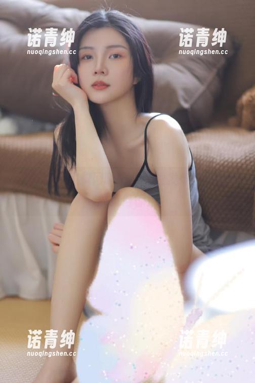 黑料网嗨翻，在线发布当天的吃瓜风向标！